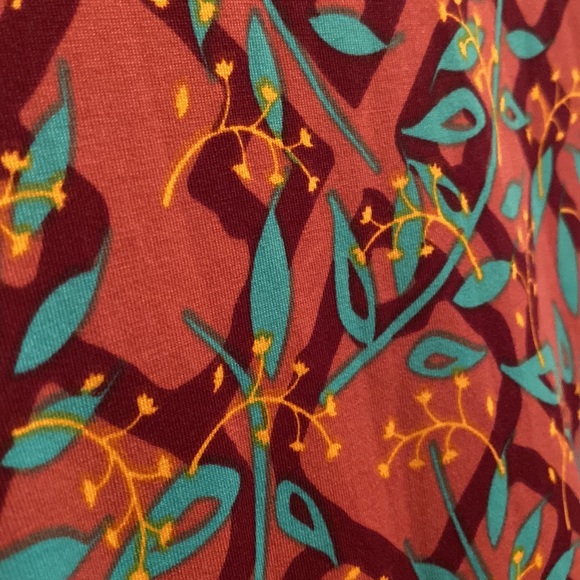 LuLa Roe Perfect Tee - Picture 4 of 5